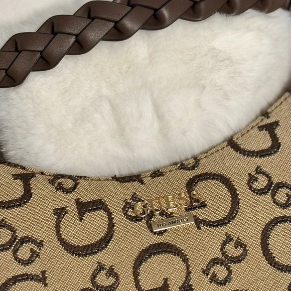 Guess - Picture 8 of 11